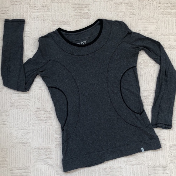 Marc New York long sleeve performance top grey black with thumbholes Size Small - Picture 2 of 16